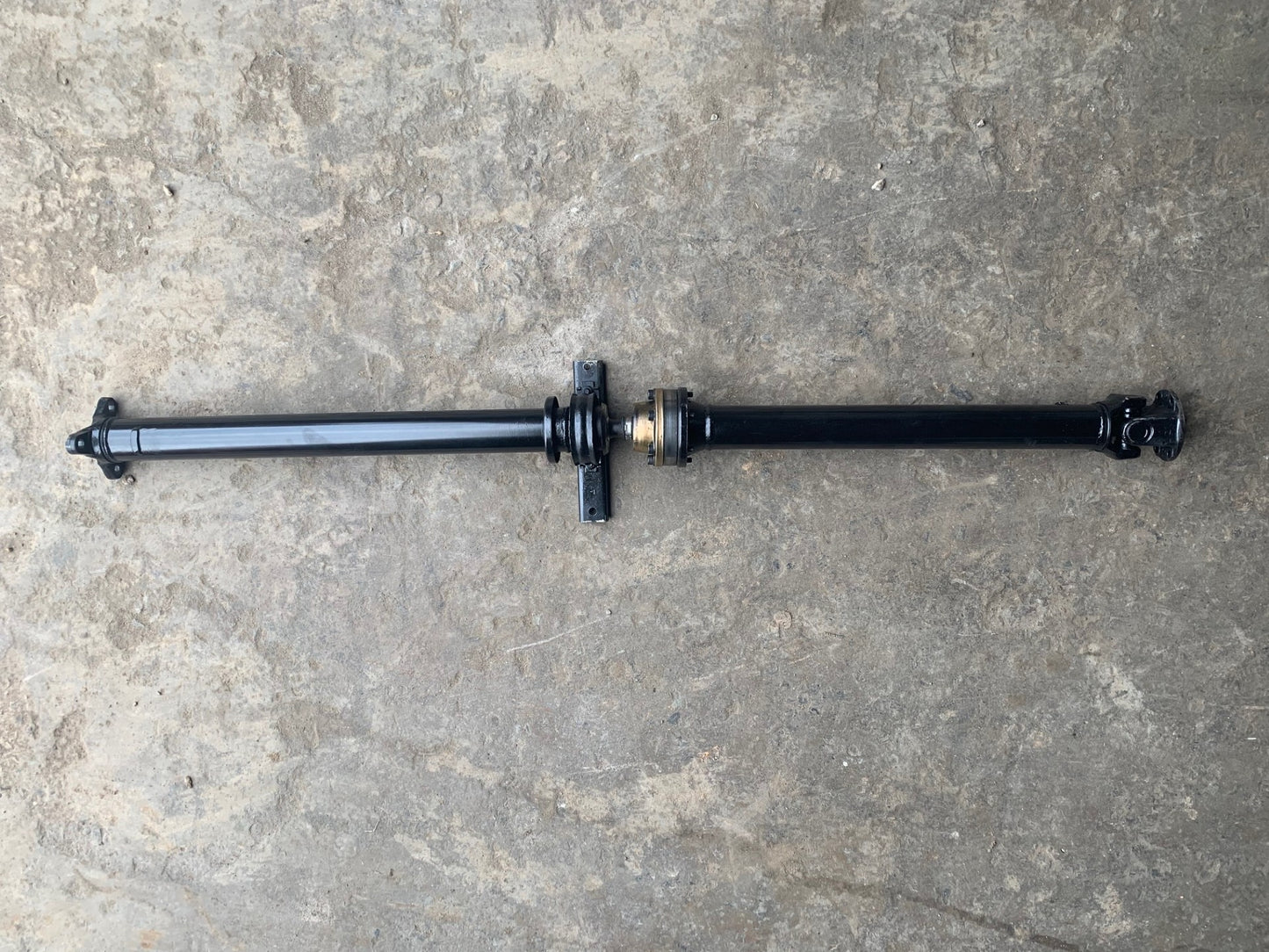 Holden Commodore VT V8 3 bolt gearbox 4 bolt diff Sedan Reconditioned Tailshaft